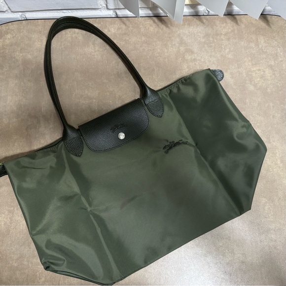 Longchamp Le Pliage Green Large Nylon
Tote Bag - Picture 1 of 9